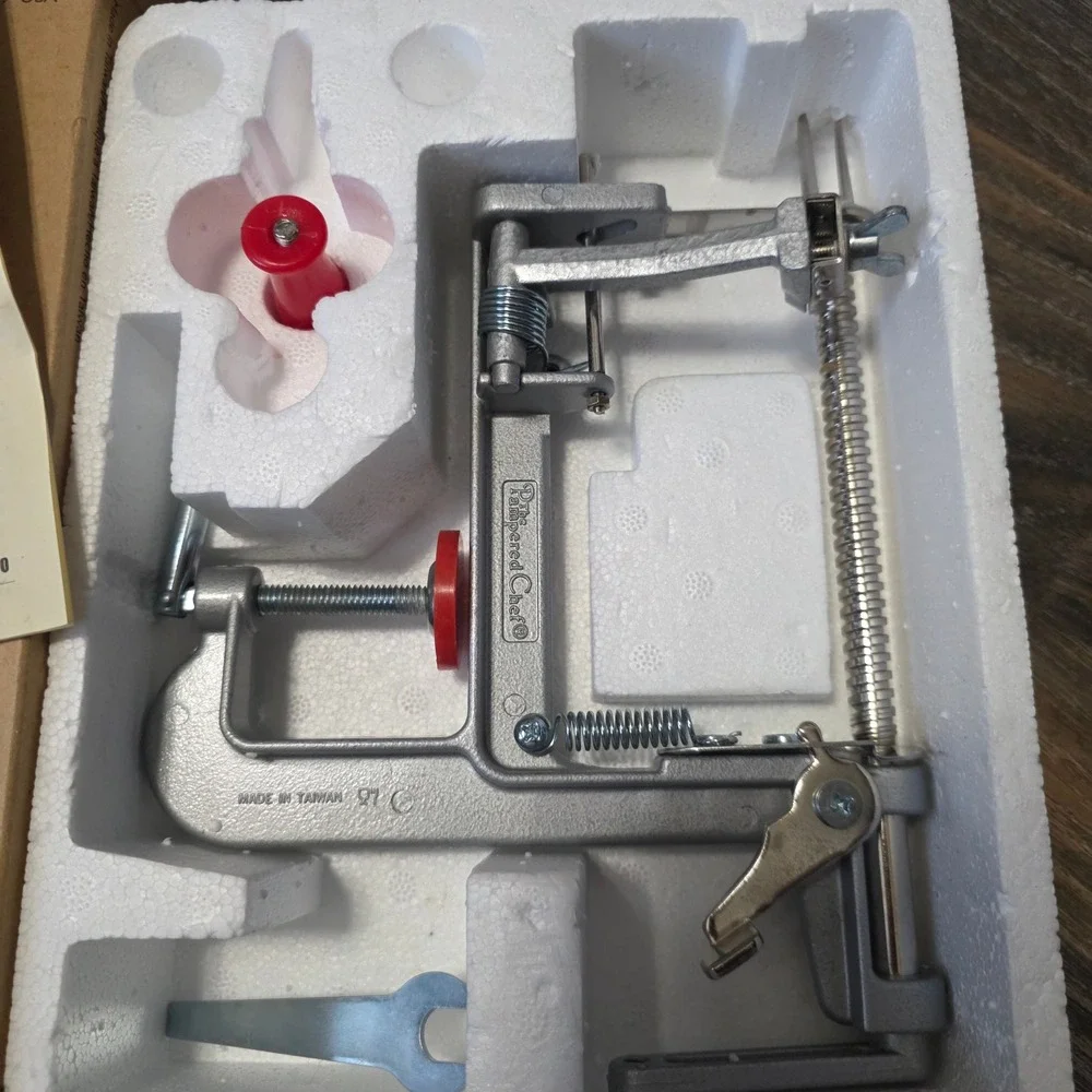 The Pampered Chef Apple Peeler Corer Slicer 2430 Metal Countertop Clamp with Box